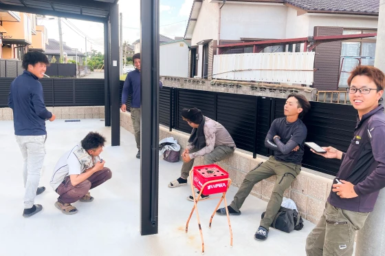 休憩中の社員